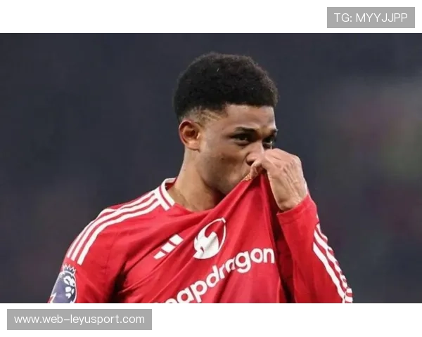 三连胜终结！曼联2-2保级队，1人被锁死就崩盘？冬窗不补真不行！