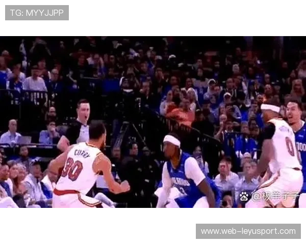 库里以一己之力拉开比分差距，勇士占优