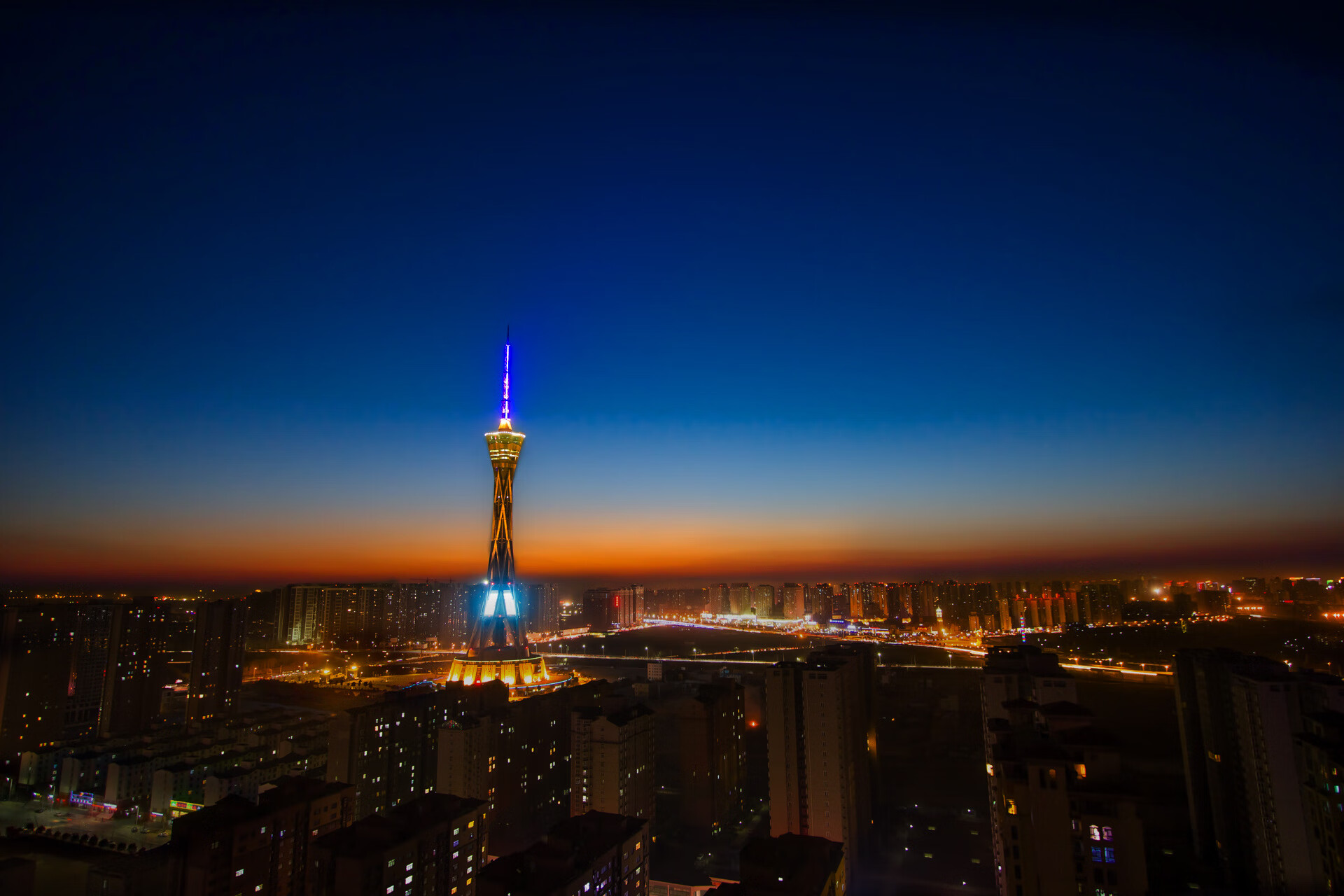 多场比赛总进球数高达37球,攻防拉锯激烈,正式比赛进球纪录